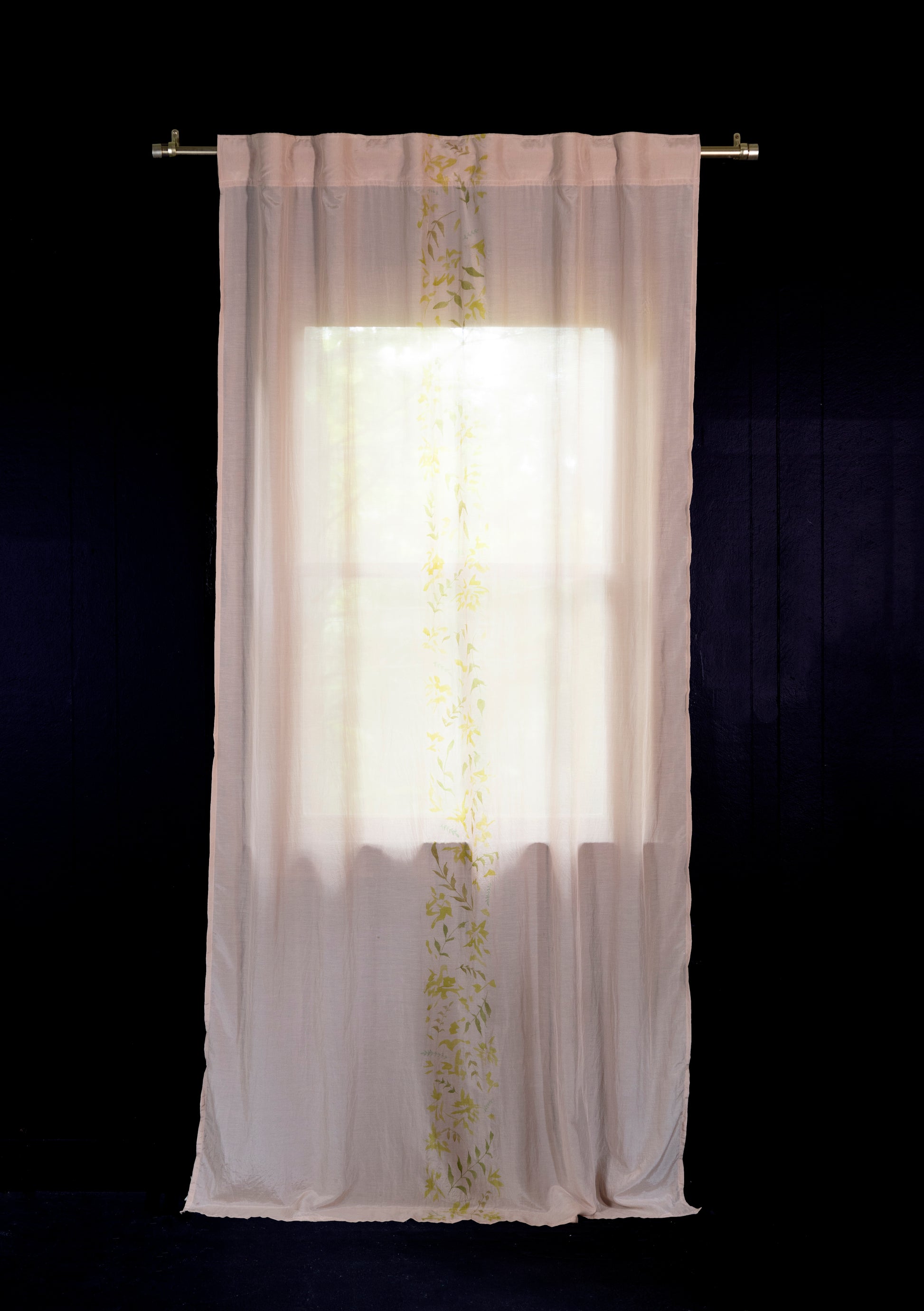 A single Vertical Linear Garden curtain.